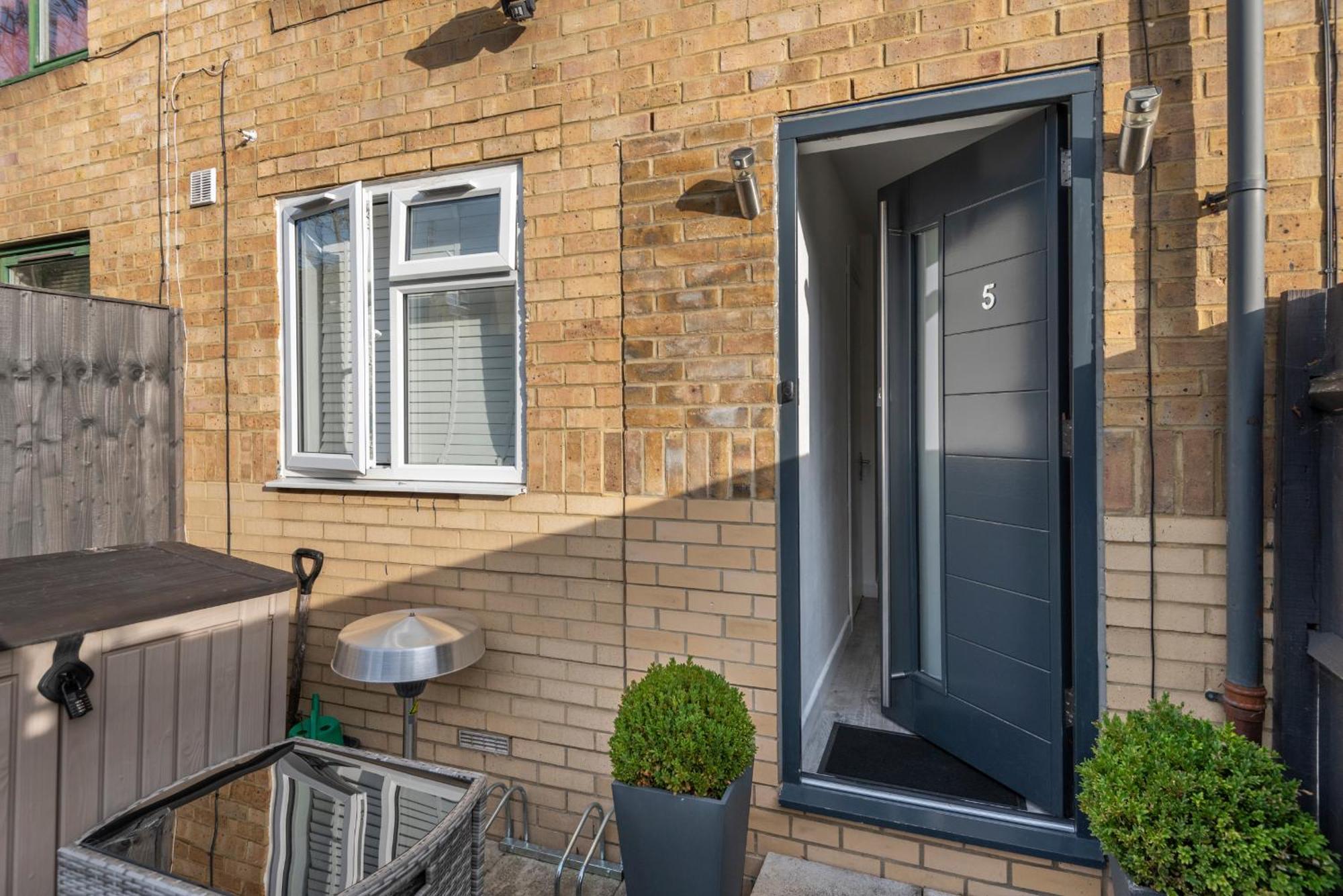 2 Bed Town House With Garden In Hackney, London Appartement Buitenkant foto