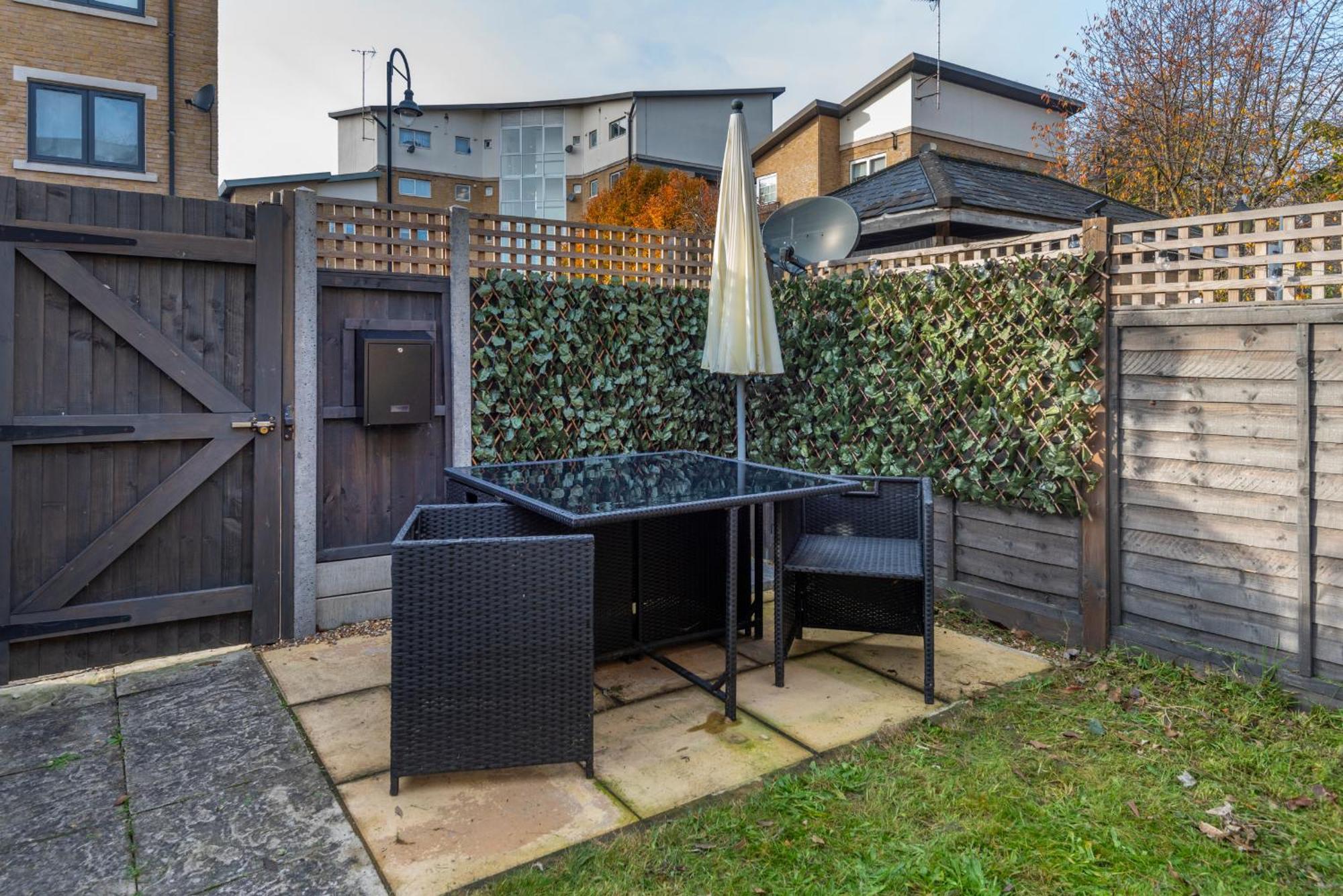 2 Bed Town House With Garden In Hackney, London Appartement Buitenkant foto